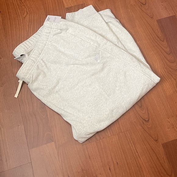 Nike Sportswear Club Fleece Sweatsuit Oatmeal-Plus Size - Picture 6 of 8